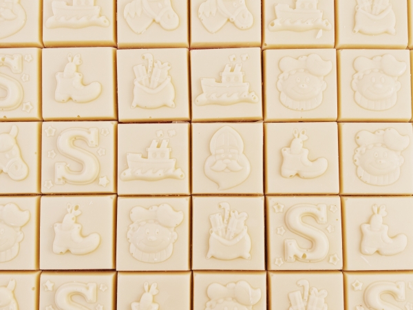 kleine witte chocolaatjes sint en piet